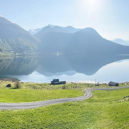 8 Person In Austefjorden