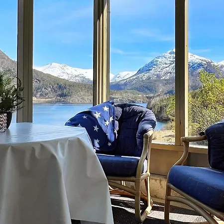 8 Person In Austefjorden