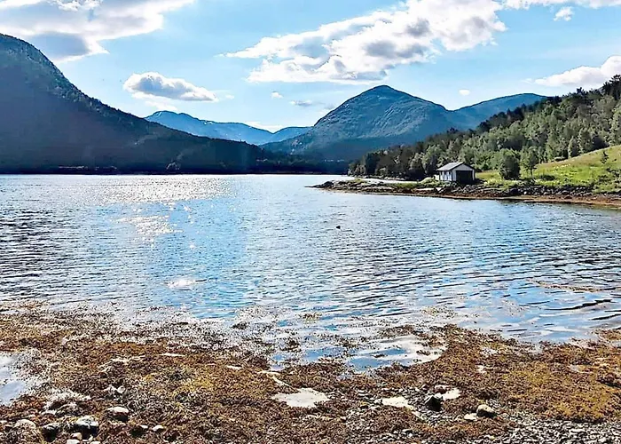 8 Person In Austefjorden